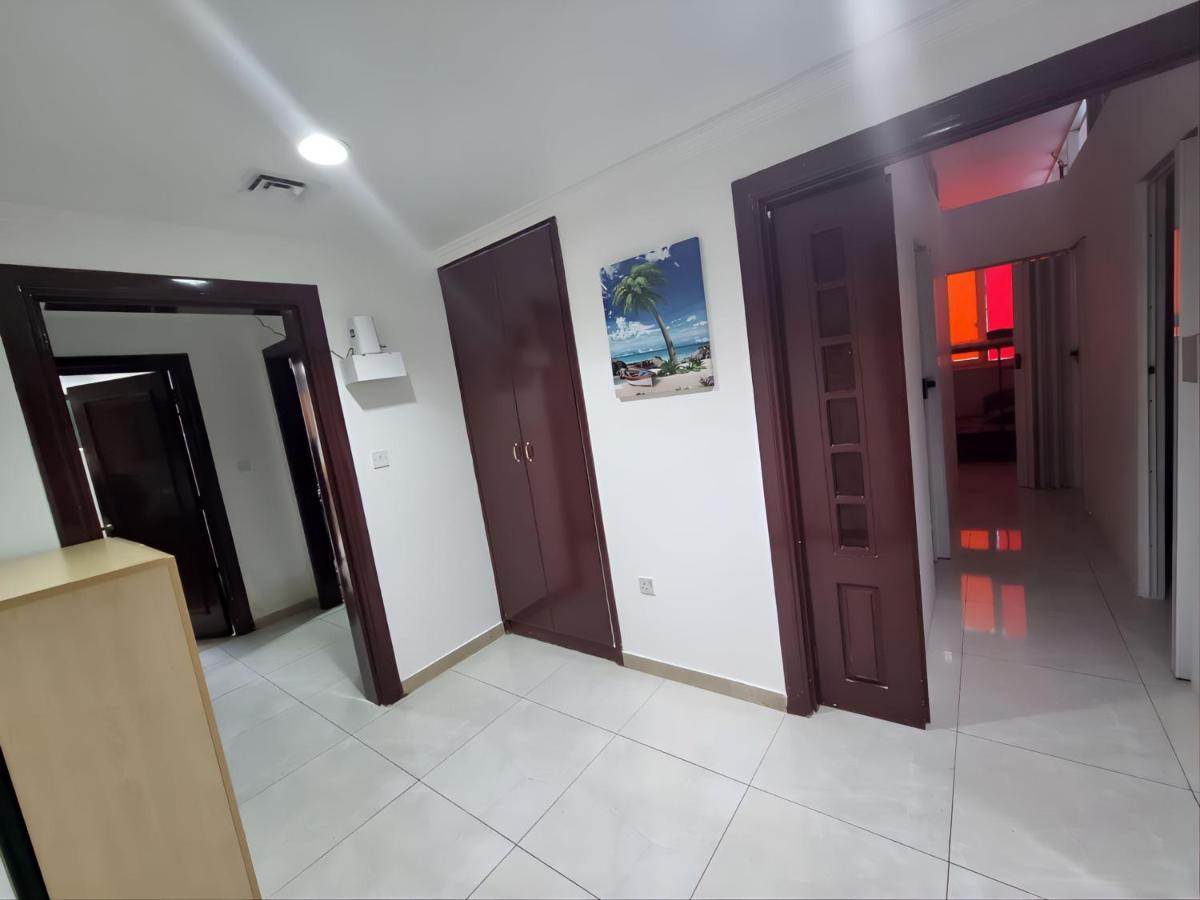 Corniche Street - Superb Lovely Room Абу Даби Екстериор снимка