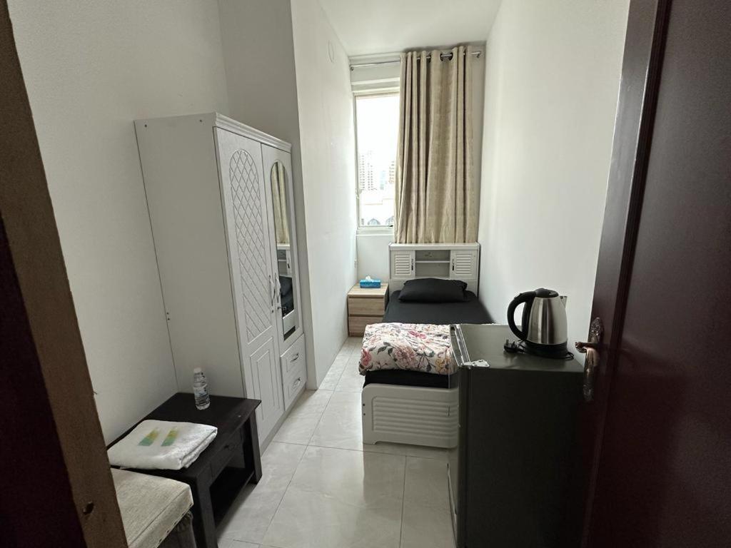 Corniche Street - Superb Lovely Room Абу Даби Екстериор снимка