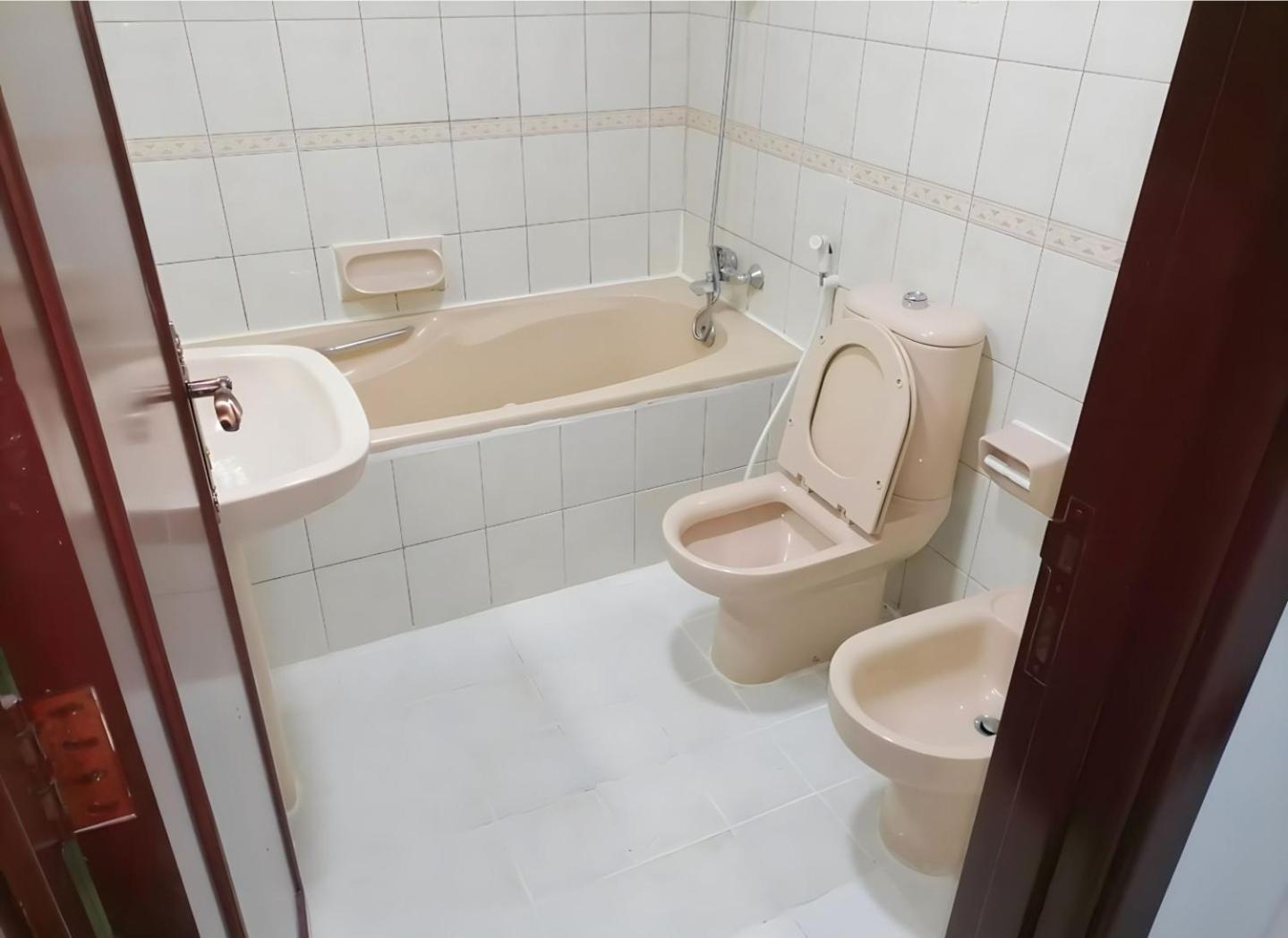 Corniche Street - Superb Lovely Room Абу Даби Екстериор снимка